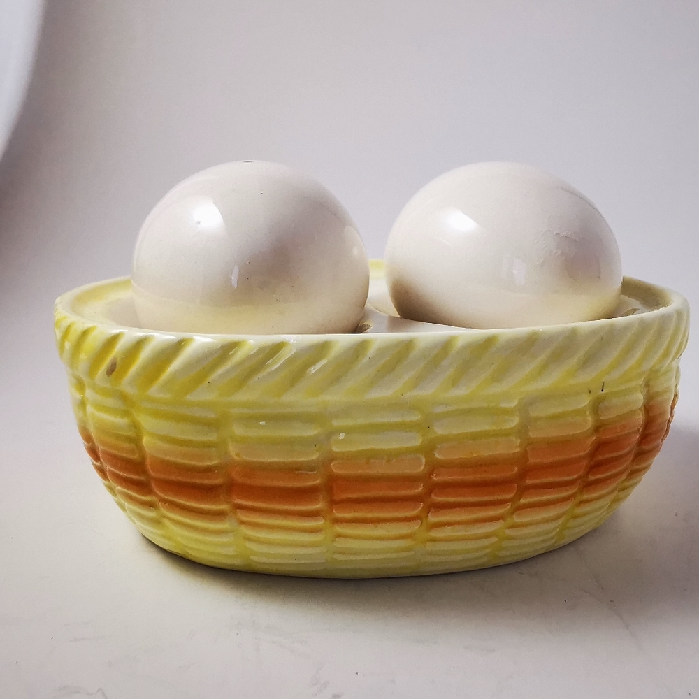 Vintage Ceramic Giftcraft Eggs on a Basket Salt and Pepper Shakers